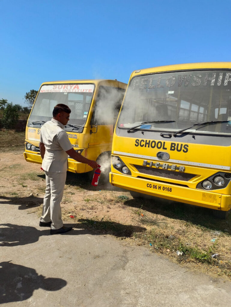स्कूल बसों की जाँच, साथ स्कूल बच्चों को लाने ले जाने वाले निजी वाहनों पर कार्रवाई, दो वाहनों का परमिट हुआ खत्म, कुछ पर लगा जुर्माना