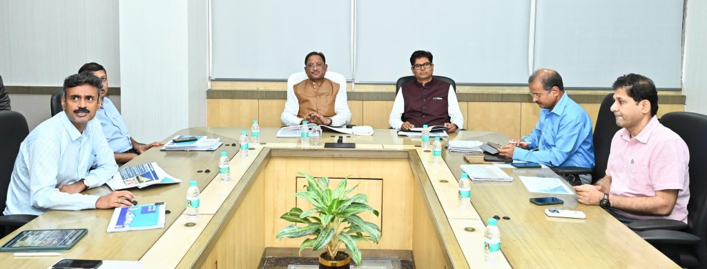 मुख्यमंत्री विष्णुदेव साय ने आवास एवं पर्यावरण विभाग की ली समीक्षा बैठक