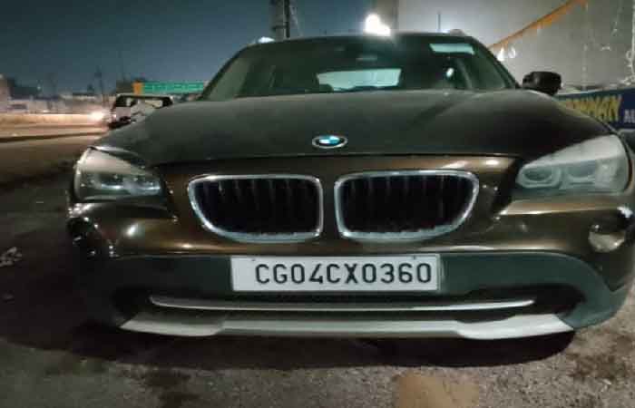 BMW कार में मिली युवक की लाश, जांच में जुटी पुलिस