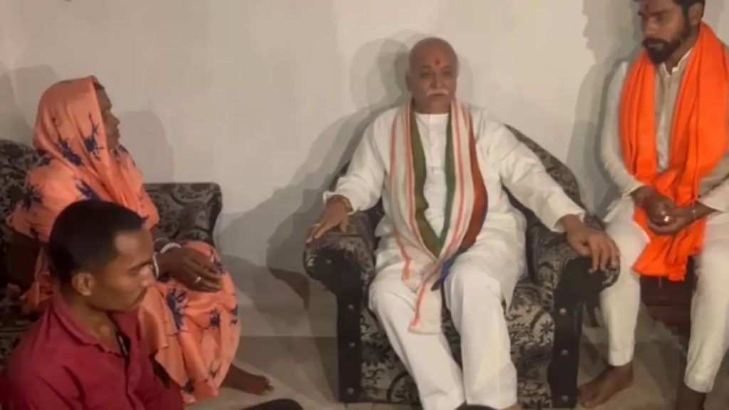 साधराम हत्याकांड : परिजनों से मिलने पहुंचे प्रवीण तोगड़िया, तीन महीने फांसी देने की मांग