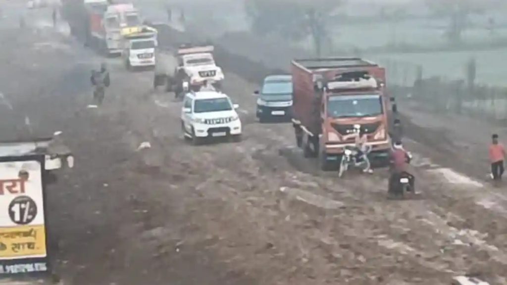दलदल बन गई नेशनल हाईवे 130 A की सड़क, जाम में फंसी गाड़ियां, लोग परेशान
