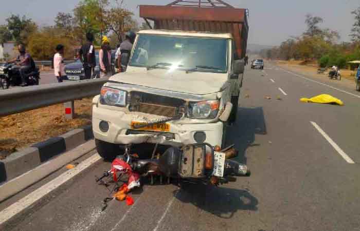 तेज रफ्तार पिकअप ने स्कूटी सवार दंपति को मारी ठोकर, दोनों की मौके पर मौत
