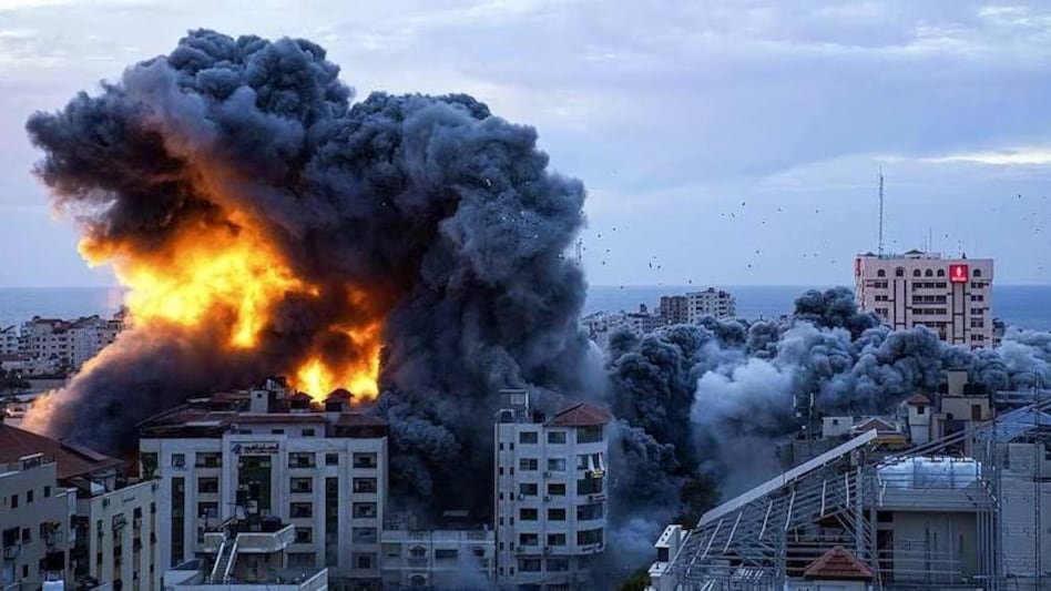 IDF के धमाके में 11 फिलिस्तीनियों की मौत, गांजा में हवाई हमला जारी
