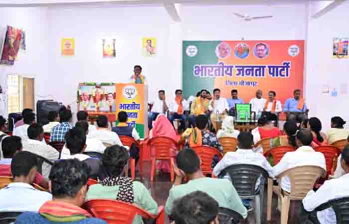 लोकसभा प्रत्याशी महेश कश्यप ने कहा- जान के खतरे के बीच भी कार्यकर्ता निडर होकर भाजपा का झंडा उठाए हुए हैं, यही बीजेपी की ताकत