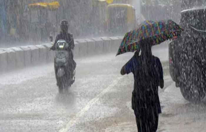 12 घंटो से हो रही लगातार बारिश के चलते राजधानी के मुख्य मार्ग हुए जलमग्न, आवागमन में हो रही असुविधा