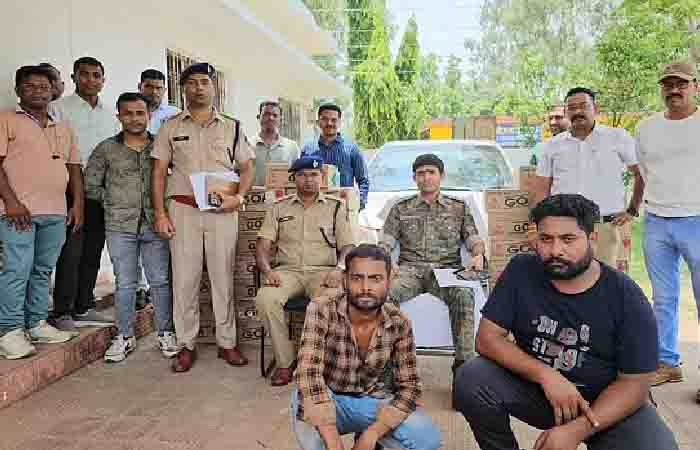 दो तस्करों को भी पुलिस ने किया गिरफ्तार, भारी मात्रा में अवैध अंग्रेजी शराब बरामद