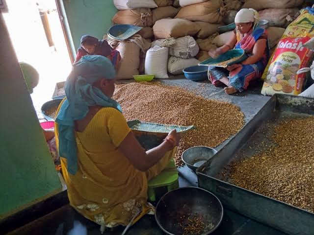छत्तीसगढ़ में महिला स्व-सहायता समूह फिर से संभालेंगी रेडी-टू-ईट का काम, मोदी की गारंटी पूरी करने जा रही विष्णुदेव साय सरकार
