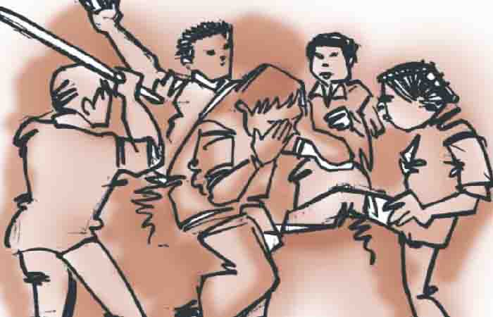 दो पक्षों में जमकर हुई मारपीट, आधा दर्जन लोग घायल, सामने आयी ये वजह…