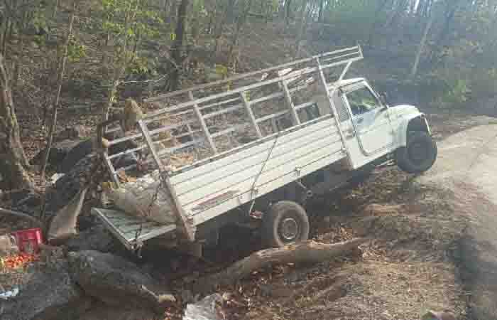 BREAKING: तेज रफ्तार पिकअप घाट में पलटी, 2 की मौके पर मौत, 6 की हालत गंभीर