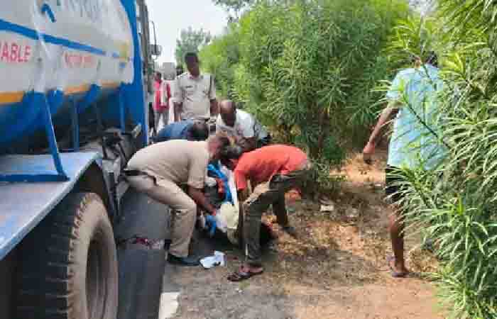 Road Accident in CG: पेट्रोल टैंकर ने बाइक सवार युवक को टक्कर मारने के बाद 100 मीटर तक घसीटा, चालक गिरफ्तार Road Accident in CG