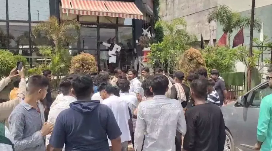Raipur Breaking: मोहबा बाजार अशोका बिरयानी के सामने जमकर बवाल, पुलिस बल तैनात