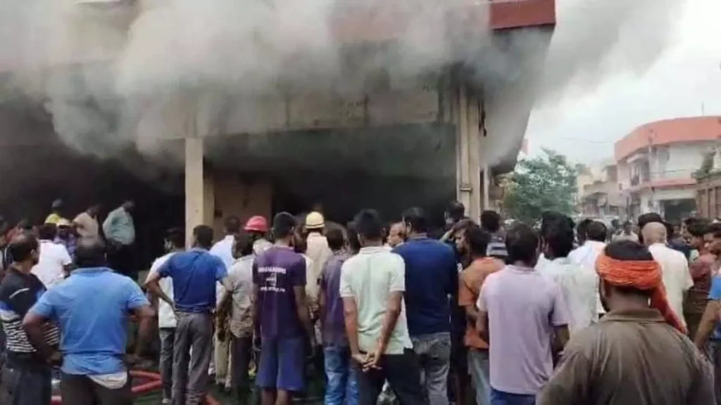 Korba Fire News: ऑटो पार्ट्स की दुकान में भीषण आग, करोड़ो का सामान जलकर हुआ राख