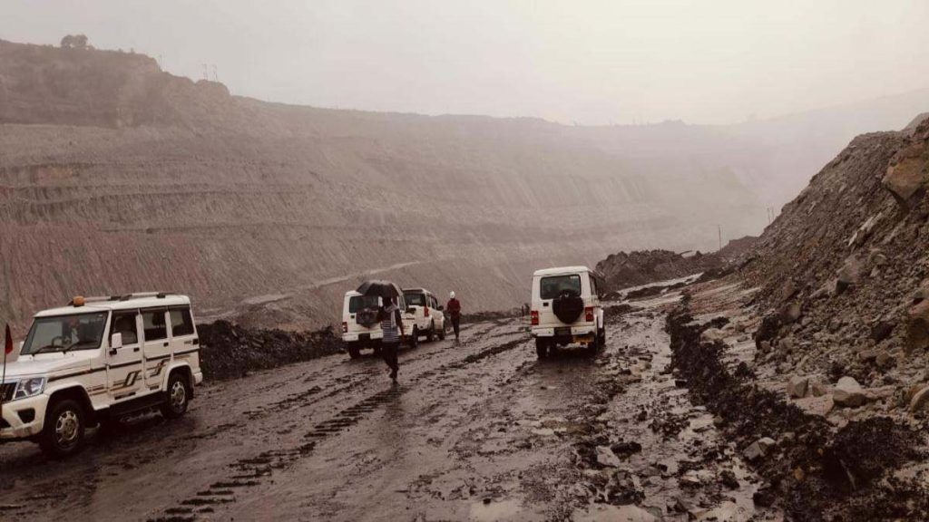 CG News Today: SECL खदान के गोदावरी ब्लाक में तेज बहाव से 4 अधिकारी बहे, 1 की मौत