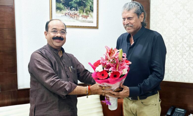 डिप्टी CM अरुण साव ने नई दिल्ली में पूर्व क्रिकेटर कपिल देव से की मुलाकात : छत्तीसगढ़ में खेल गतिविधियों को बढ़ावा देने पर हुई चर्चा