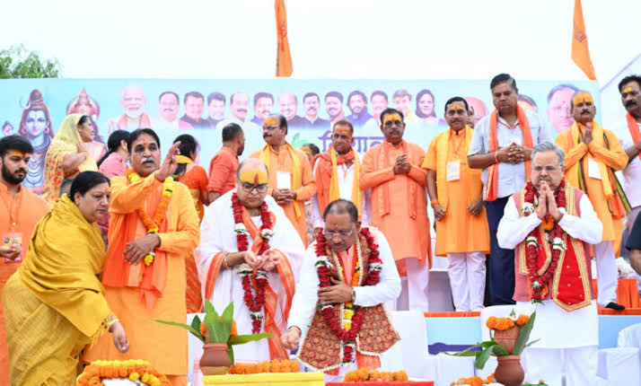 CM विष्णुदेव साय विशाल कांवड़ यात्रा कार्यक्रम में हुए शामिल : प्रदेश वासियों की सुख समृद्धि की कामना की, विधानसभा अध्यक्ष रमन सिंह एवं विधायक राजेश मूणत भी साथ में रहे उपस्थित