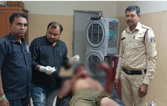 CG Korba News : लकड़ी लेने जंगल गए युवक पर तीन भालुओं ने किया हमला, सांस रोककर लेटने से बची जान, हालत गंभीर