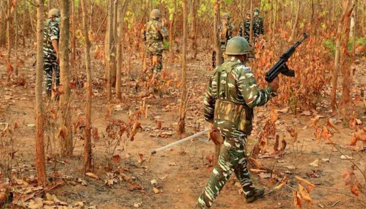 सुकमा जिले में पुलिस-नक्सली मुठभेड़ : चिंतावागू नदी किनारे 2 नक्सलियों की मौत, भारी मात्रा में नक्सली डम्प सामाग्री बरामद