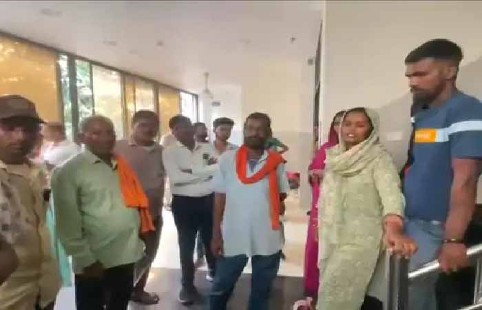 इलाज में लापरवाही से युवती की मौत, परिजन बोले- भर्ती के बाद देखने नहीं आए डॉक्टर, इसलिए चली गई जान Bilaspur News in Hindi