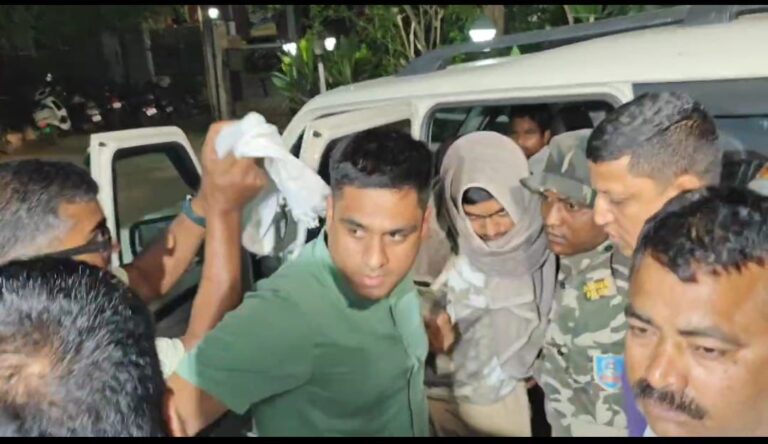 BREAKING : गैंगस्टर अमन साहू तेलीबांधा फायरिंग मामले में कड़ी सुरक्षा के बीच आधी रात को रायपुर लाया गया, आज कोर्ट में पेशी