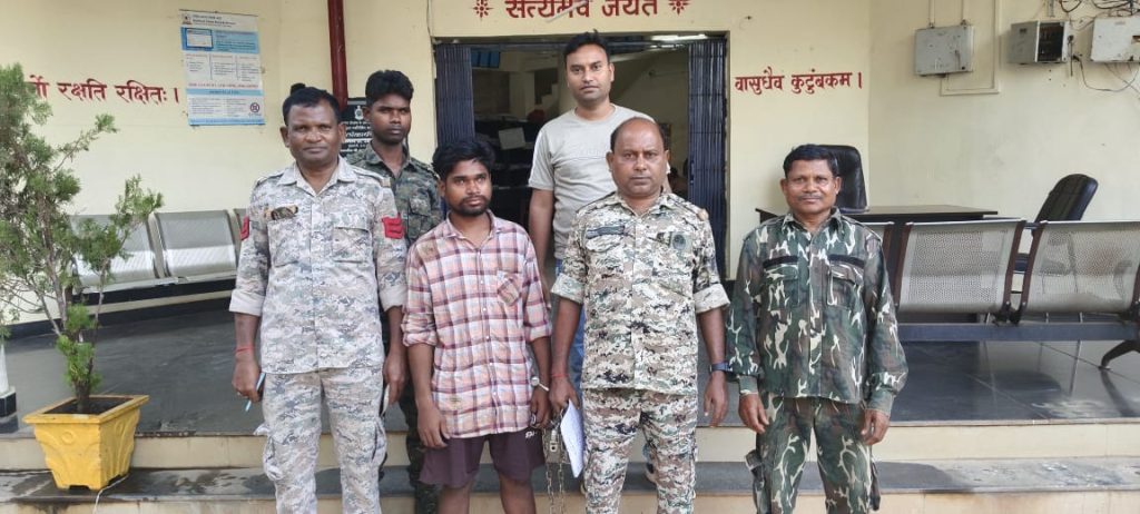 CG Bijapur News : थाना बीजापुर क्षेत्रान्तर्गत बाजार शेड में हुए अंधे कत्ल का 18 घंटे में हुआ खुलासा, थाना बीजापुर की त्वरित कार्यवाही..