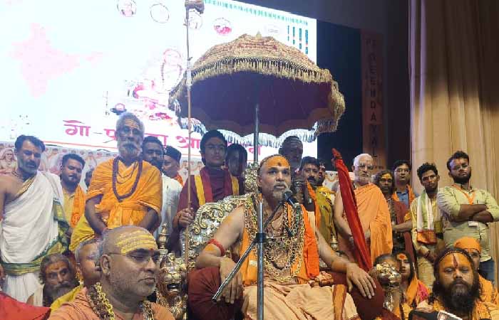 शंकराचार्य स्वामी अविमुक्तेश्वरानंद ने की गौ को राष्ट्र माता घोषित करने की मांग, कहा- गांधी राष्ट्रपिता नहीं हो सकते Statement of Shankaracharya Avimukteshwarananda