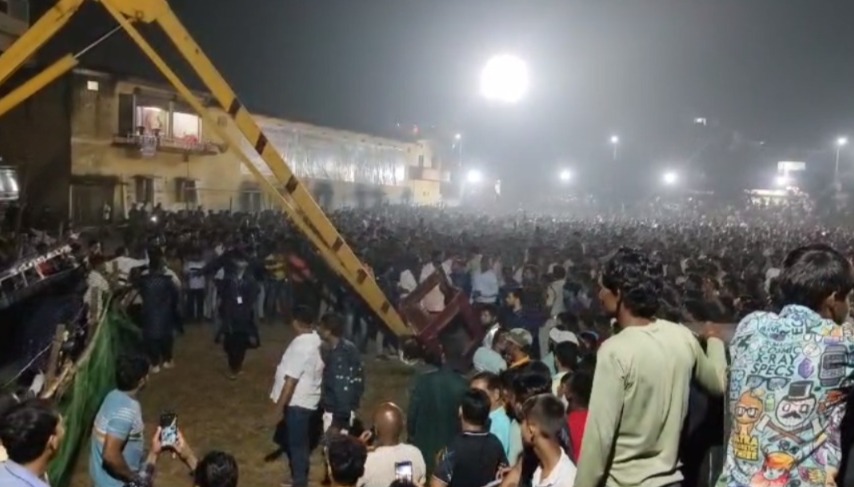 Chhattigarh Big News : जांजगीर चांपा में रावण दहन से पहले हादसा, क्रेन मशीन गिरने से पिता पुत्री घायल