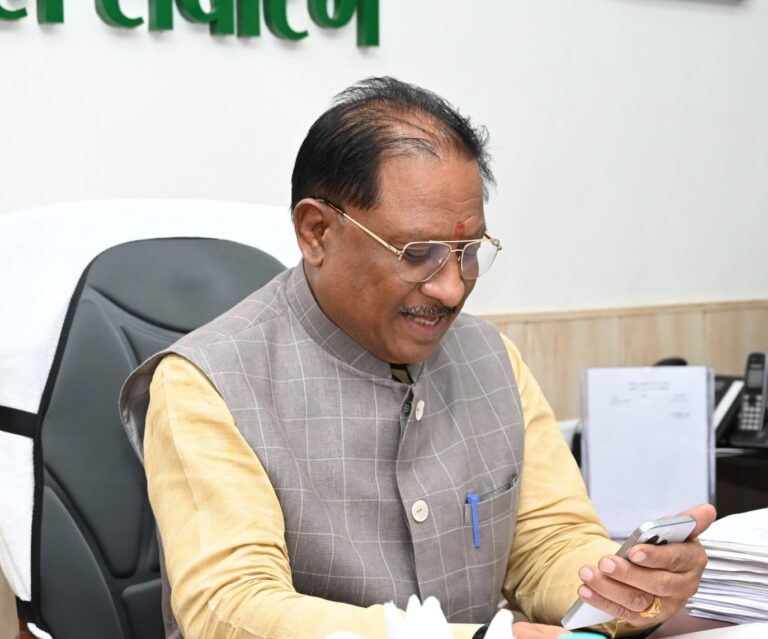 संघर्ष की कहानी से प्रदेश का गौरव बनी रितिका : मजदूर की बेटी ने बैडमिंटन में रचा इतिहास, मुख्यमंत्री ने की वीडियो कॉल पर सराहना, कहा- ओलंपिक में चमकेगी छत्तीसगढ़ की बेटी