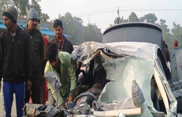 CG NEWS: ट्रक और कार की जोरदार भिड़ंत में 4 लोगों की मौके पर मौत, 1 की हालत गंभीर, कटर मशीन से काटकर निकाले गए शव Accident News in Surguja