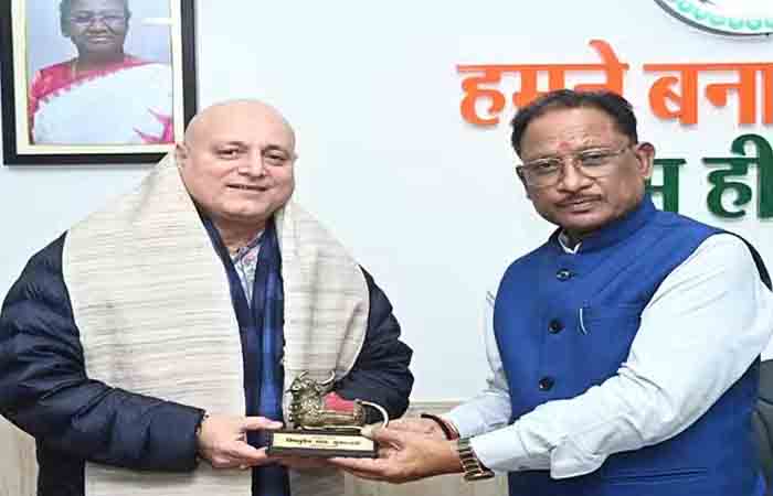 CG NEWS: अभिनेता मनोज जोशी ने की सीएम साय से मुलाकात, इन मुद्दों पर हुई बातचीत Actor Manoj Joshi met CM Sai
