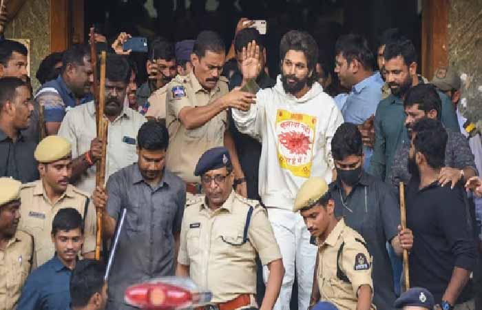 पुष्पा अंडर अरेस्ट! सुपरस्टार अल्लू अर्जुन को हुई 14 दिन की जेल, न्यायिक हिरासत में भेजे गए Allu Arjun Arrested News