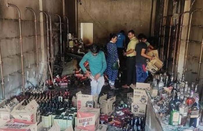 शासकीय मदिरा दुकान में 36 लाख का शराब गबन, चार कर्मचारियों के खिलाफ मामला दर्ज Mahasamund Latest News