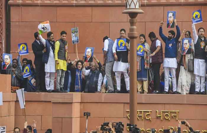 संसद में हुई धक्का-मुक्की की जांच के लिए 7 सदस्यीय SIT का गठन, जानिए अब आगे क्या होगा? Parliament Scuffle Case