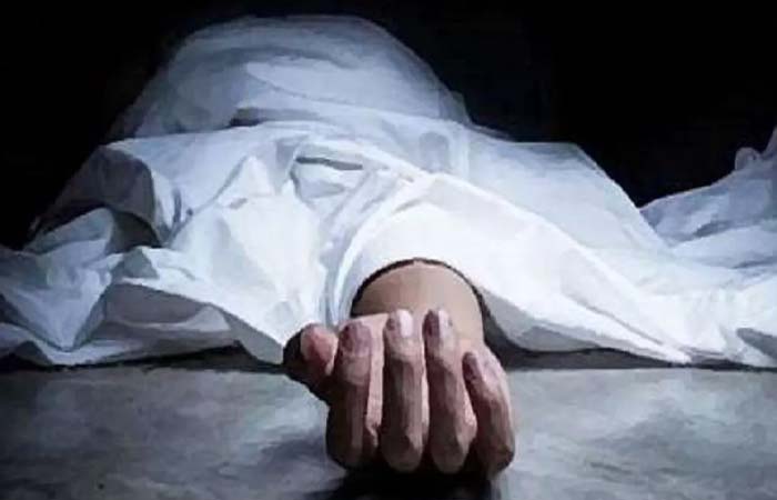 Rajnandgaon: पुलिस आरक्षक ने फांसी लगाकर की आत्महत्या, आरक्षक भर्ती से जुड़ रहे तार, पूर्व सीएम ने कही ये बात Rajnandgaon News