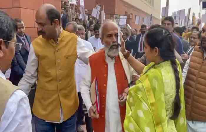 संसद में धक्का-मुक्की कांड में घायल सांसदों के बयान लेगी पुलिस, राहुल गांधी से होगी पूछताछ parliament scuffle incident