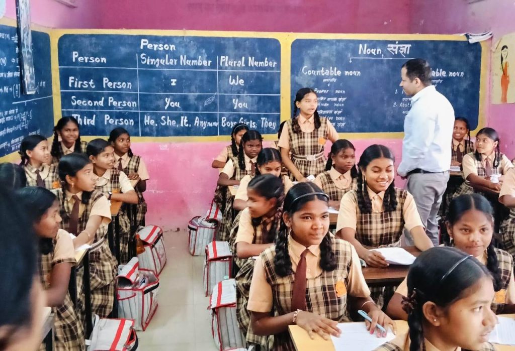 2 शिक्षकों को नोटिस, दो निलंबित, गुणवत्ताहीन शिक्षा मामले में बड़ी कार्रवाई,