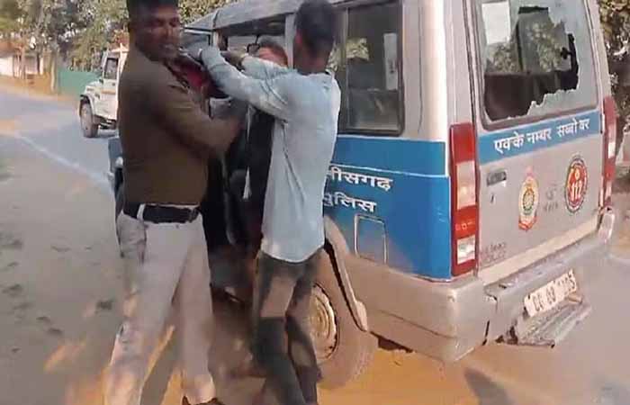 नशे में धुत युवक ने पुलिस वाहन में की तोड़फोड़ और सिपाही के साथ की मारपीट, आरोपी गिरफ्तार Korba Crime