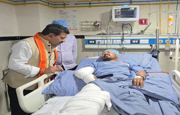 उपमुख्यमंत्री विजय शर्मा ने नक्सली मुठभेड़ में घायल जवानों से की मुलाकात, उनके शीघ्र स्वस्थ होने की कामना की CG NEWS