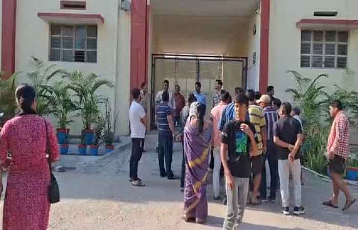 Bilaspur: स्कूल के टॉयलेट में हुआ ब्लास्ट, चौथी कक्षा की बच्ची बुरी तरह झुलसी, परिजनों में आक्रोश Latest Bilaspur News