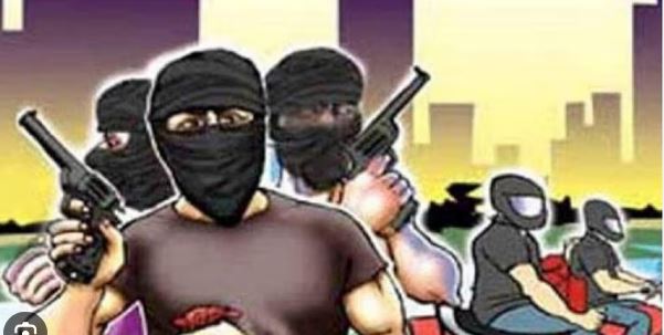 राजधानी में डकैती, दिनदहाड़े घर में घुसे नकाबपोश डकैत, महिला को बंधक बनाकर दिया वारदात को अंजाम, बेहोशी के हालत में मिली महिला
