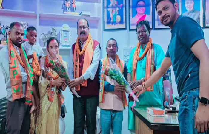 सूरजपुर: जिला मंत्री की अगुवाई में निर्दलीय पार्षदों ने किया भाजपा में प्रवेश, उपाध्यक्ष बनाने का रास्ता हुआ साफ Surajpur Latest News