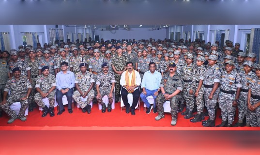 माओवादियों से लोहा लेने वाले जांबाज जवानों से रूबरू हुए उपमुख्यमंत्री विजय शर्मा, जवानों के साहस को सराहा और उनकी हौसला अफजाई