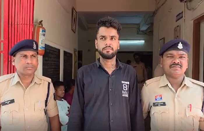 नशे के खिलाफ पुलिस की कार्रवाई, खुलेआम हेरोइन बेच रहे युवक को किया गिरफ्तार Dhamtari Crime News