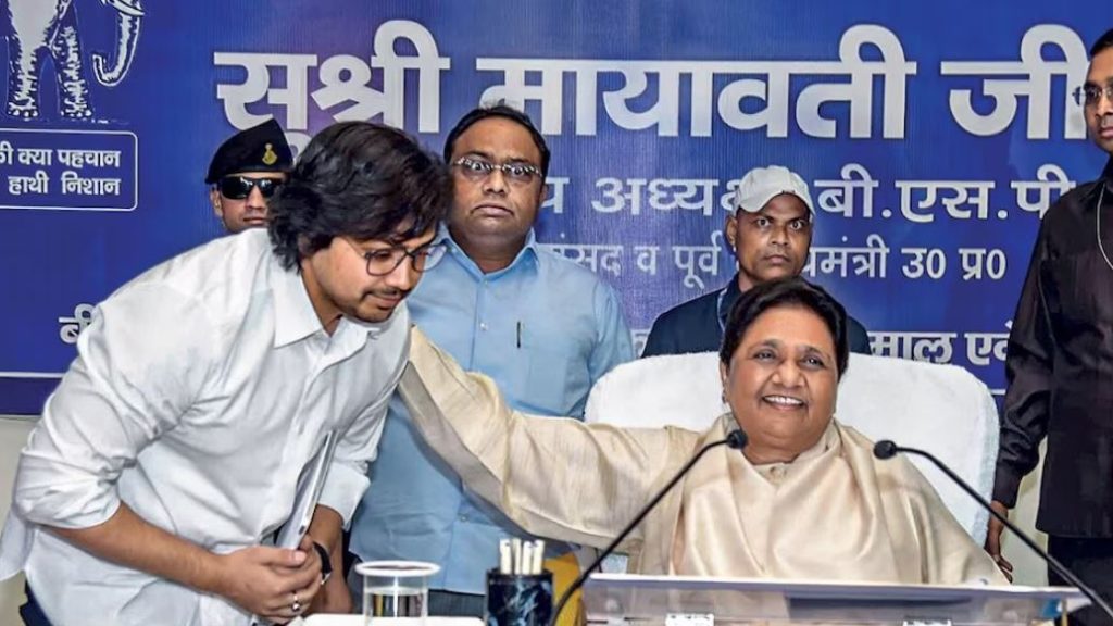 भतीजे आकाश आनंद के खिलाफ एक्शन में मायावती, पद छीनने के 24 घंटे के भीतर पार्टी से भी निकाला