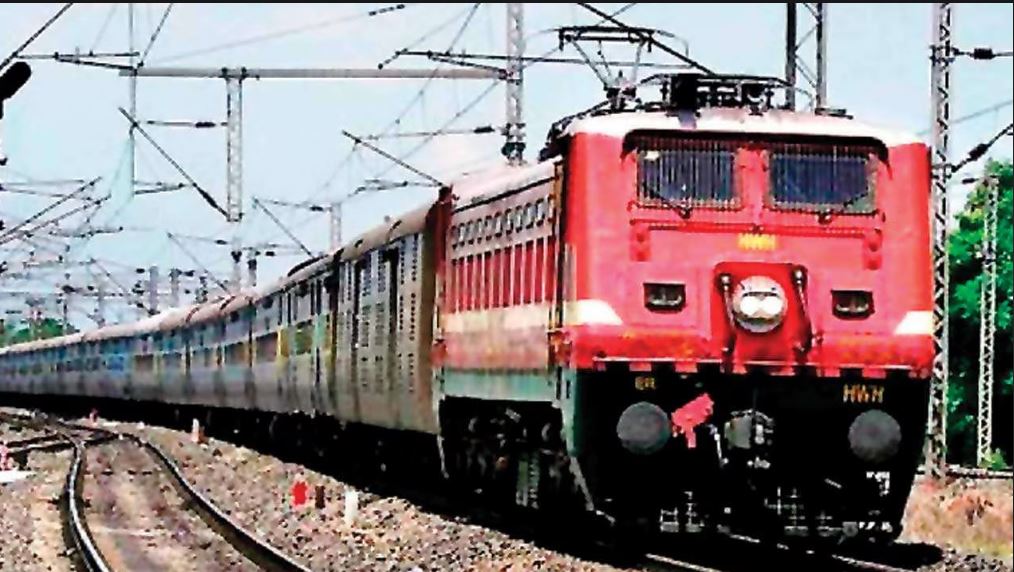 यात्रीगण ध्यान दें! CG से गुजरने वाली 36 ट्रेनें रहेंगी रद्द, कुछ का रूट हुआ डायवर्ट, चेक कर लें लिस्ट