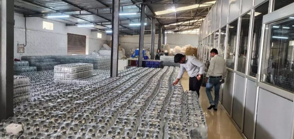 food department raid: मिनरल वाटर पैकेजिंग फैक्ट्री में खाद्य विभाग की दबिश, संयंत्रों पर छापेमारी की