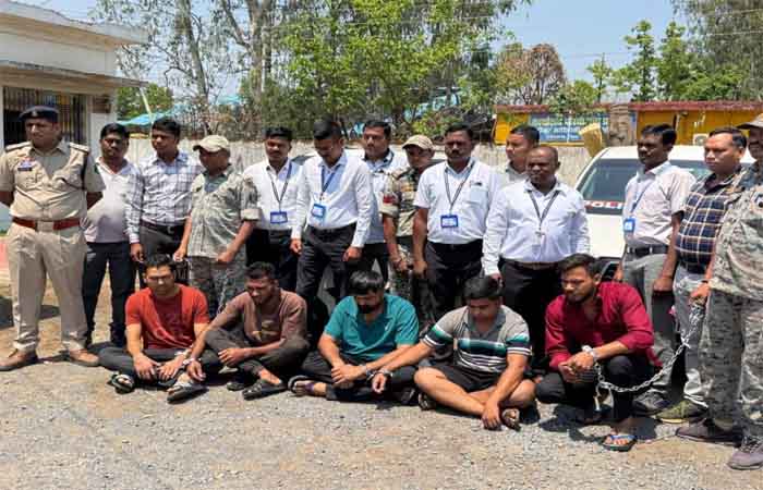 पुलिस ने फर्जी इनकम टैक्स ऑफिसर बनकर लूट करने वाले गिरोह का किया पर्दाफाश, 5 आरोपी गिरफ्तार Kondagaon Crime News