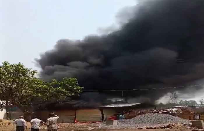 जिला अस्पताल परिसर में लगी आग, मौके पर पहुंची दमकल विभाग Kondagaon Fire News