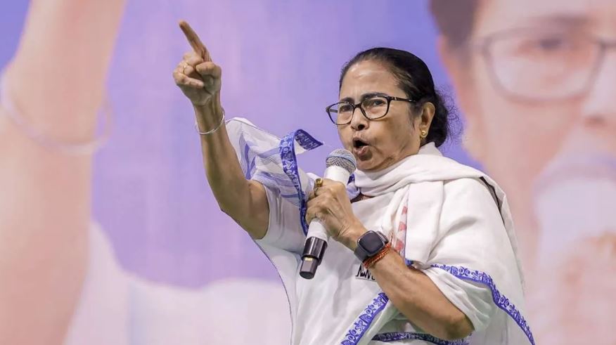 ममता बनर्जी का बड़ा ऐलान; बोली- BJP सरकार के हटते ही रद्द कर देंगे वक्फ बिल’, इमामों के साथ की बैठक