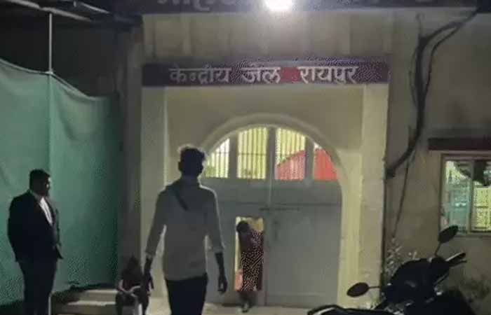 VIP रोड हादसा: ‘रशियन गर्ल’ को रायपुर में मिली जमानत, वकील बोले- ड्राइविंग नहीं आती, फिर भी फंसाया गया VIP रोड हादसा: 'रशियन गर्ल’ को रायपुर में मिली जमानत