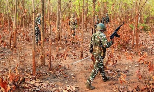 मुठभेड़ का चौथा दिन: हेलीकॉप्टर से गिराए जा रहे बम… रुक – रुक कर फायरिंग जारी